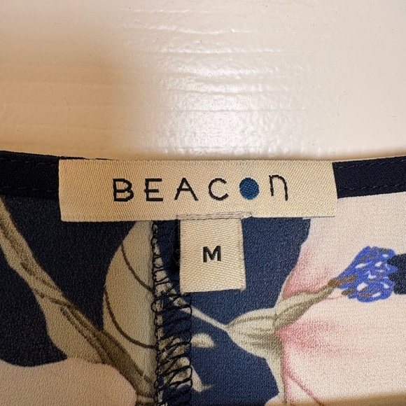 BEACON Navy Floral Twist Front Blouse Preppy Office Top Size Medium - Picture 7 of 10